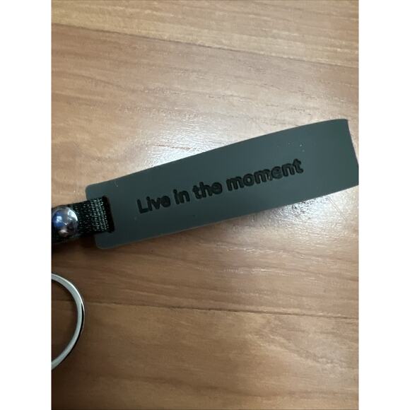 Lululemon Silicone Keychain Live In The Moment Color Army Green/Dark Olive NWT - Picture 4 of 5